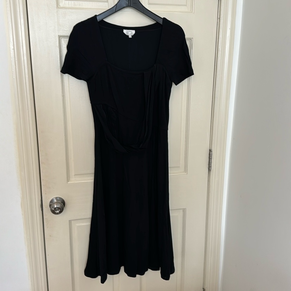 Max Mara jersey midi length dress. Beautiful drape and flattering cut size 46